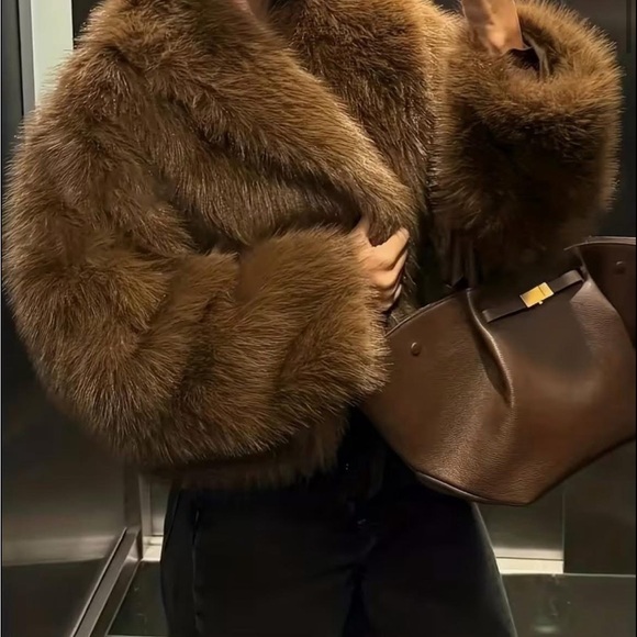 Jackets & Blazers - Luxurious Brown Faux Fur Jacket